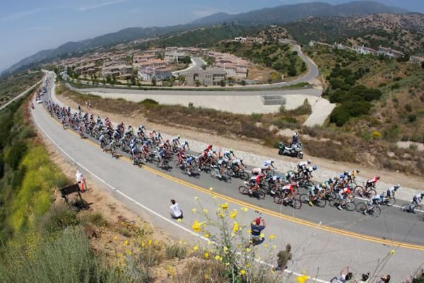 The field heads from Claremont into the mountains.