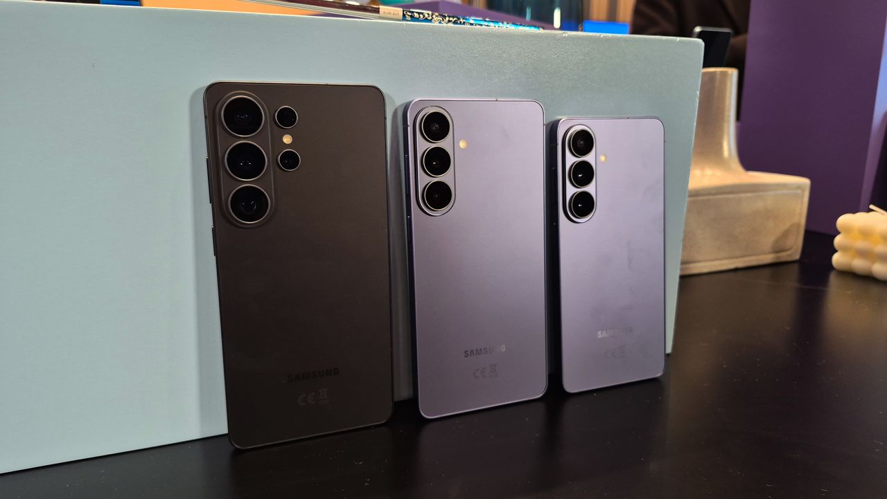 The Samsung Galaxy S26 Ultra on a desk