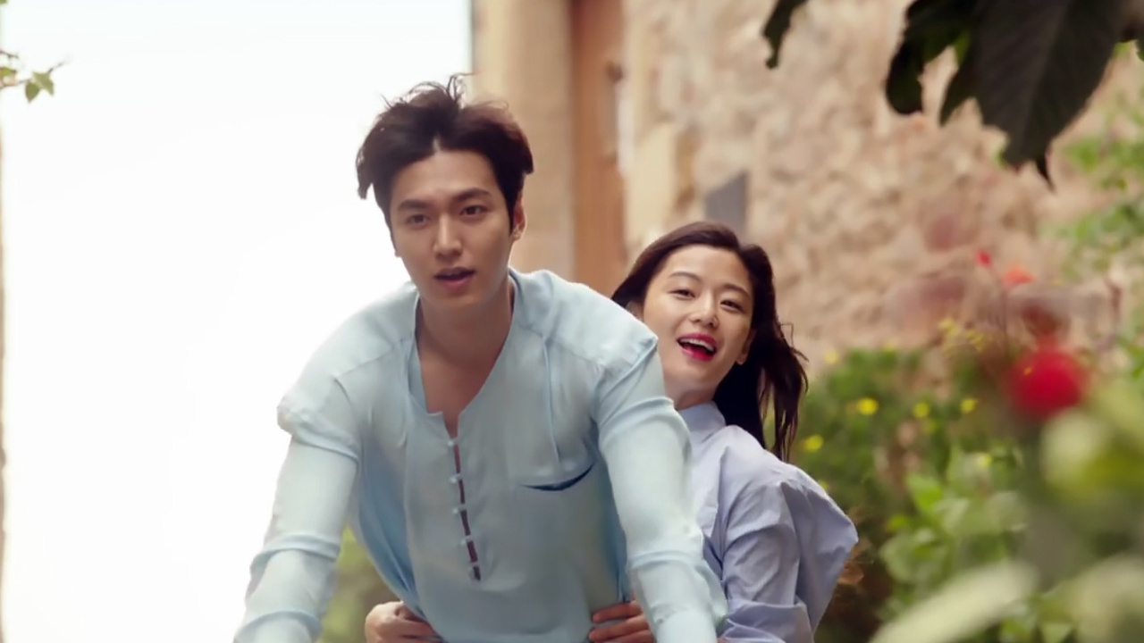 The two main characters in The Legend of the Blue Sea.