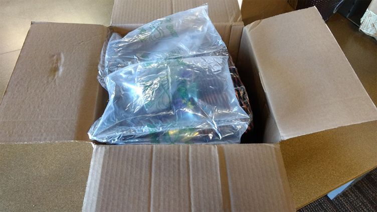 This basket shipped with large bubble wrapping inside to secure the basket.