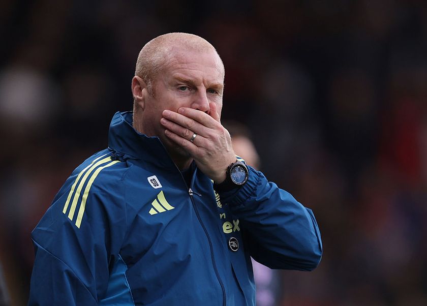 BOURNEMOUTH, ENGLAND - OCTOBER 26: Sean Dyche the head coach / manager of Nottingham Forest reacts during the Premier League match between Bournemouth and Nottingham Forest at Vitality Stadium on October 26, 2025 in Bournemouth, England. (Photo by Catherine Ivill - AMA/Getty Images)