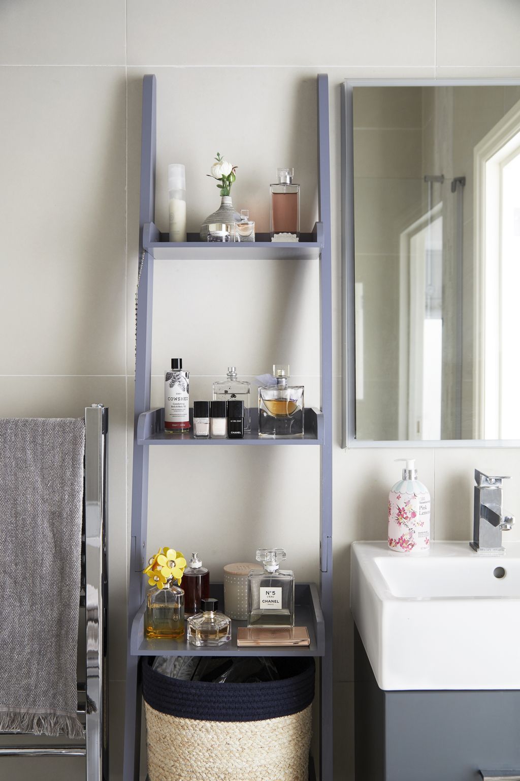 Organizing bathroom shelves: how to organize bathroom shelves | Homes ...