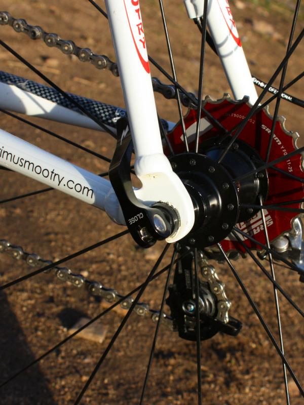 The one-piece alloy dropouts are simple and light.
