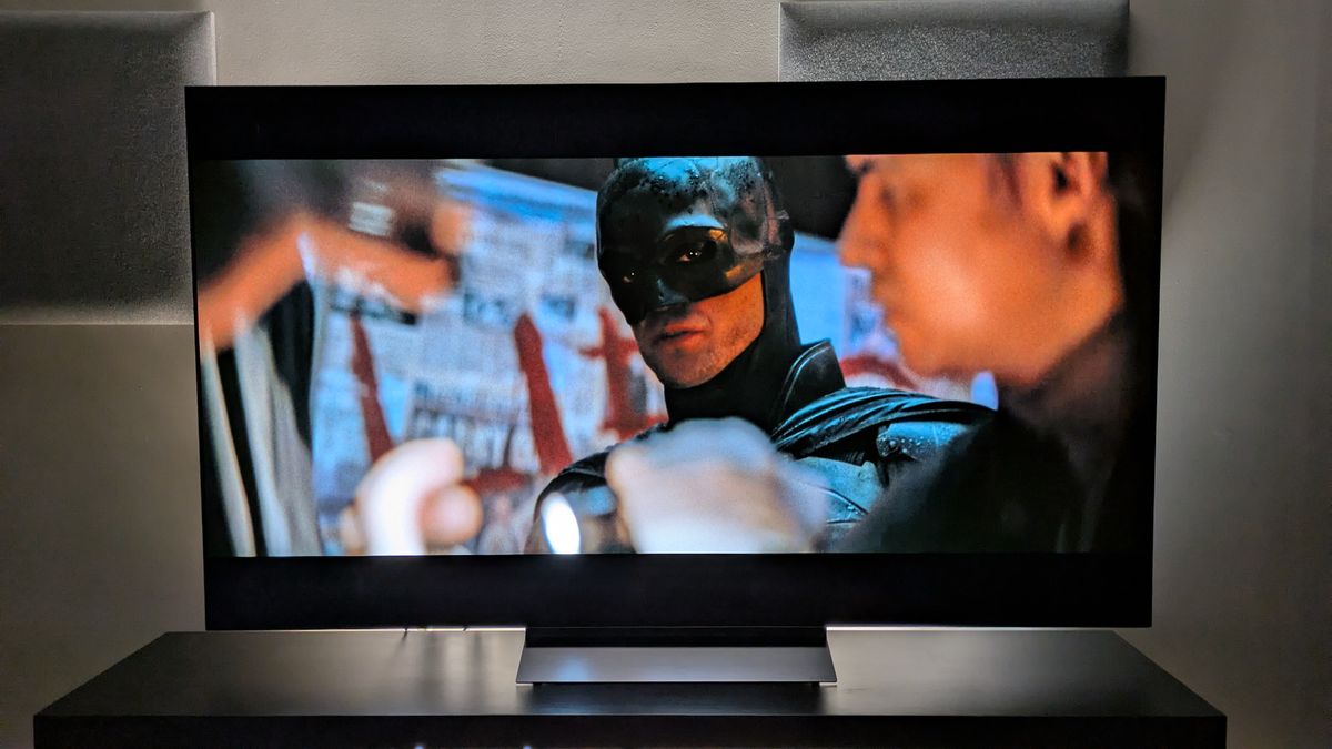 The LG C6 OLED TV with The Batman on-screen, showing Batman by two talking police officers. This shot again shows off the C6's lifelike contrast, with deep black tones and refined brightness