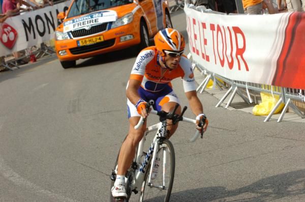 Oscar Friere takes a corner along the Monaco course