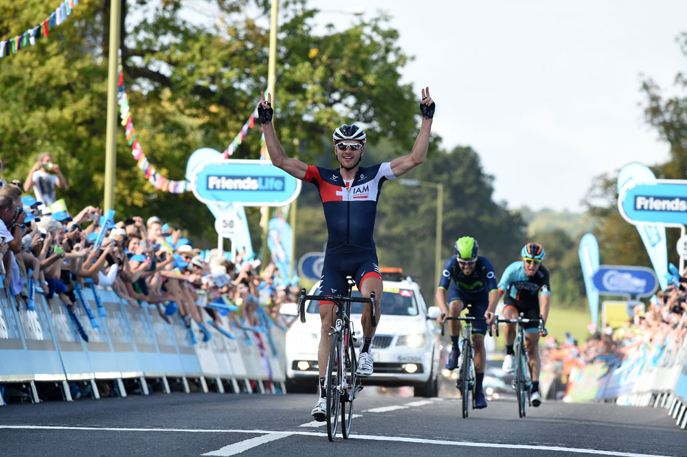 Filippo Ganna smashes cycling's hour world record - BBC Sport