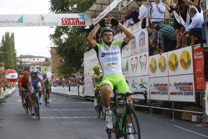 Sonny Colbrelli (Bardiani-CSF) wins in Peccioli.