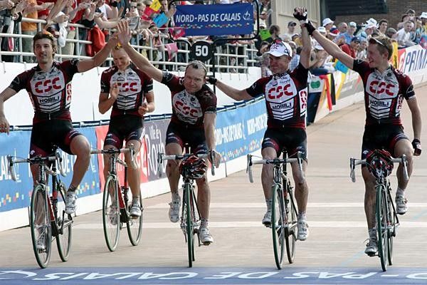 A special lap for Lars Michaelsen (centre) in his last race.