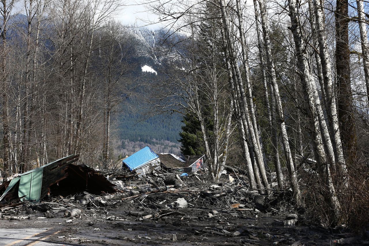 Washington State mudslide&amp;#039;s death toll rises to 8, with a dozen still missing