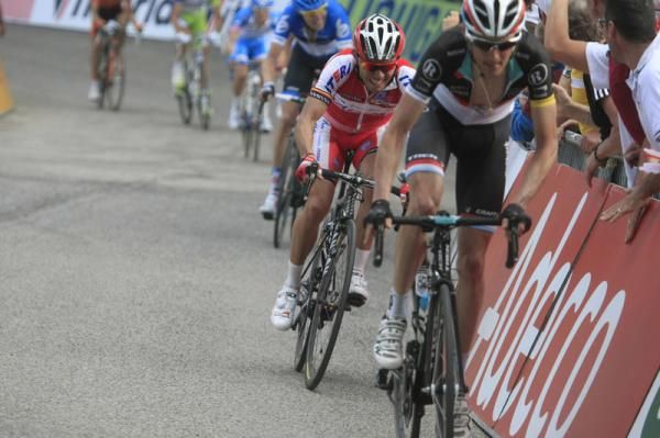 Frank Schleck leads home the chasers