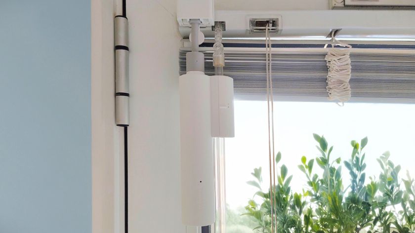 SwitchBot Blind Tilt attached to blind wand