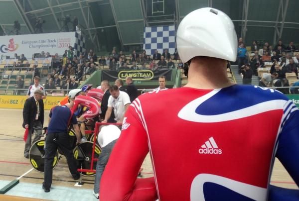 Getting ready for the off on track side.