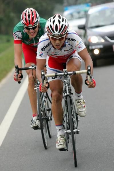 Suh Seok Kyu (Seoul) leads Matthias Brandle (Elk Haus) out front with 30 kilometres to go.