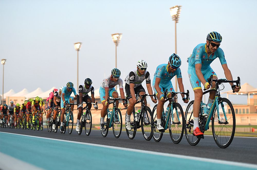 Astana controls the peloton