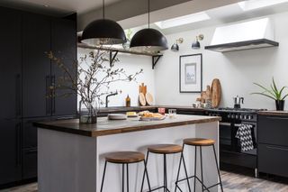 black and white decor in kitchen