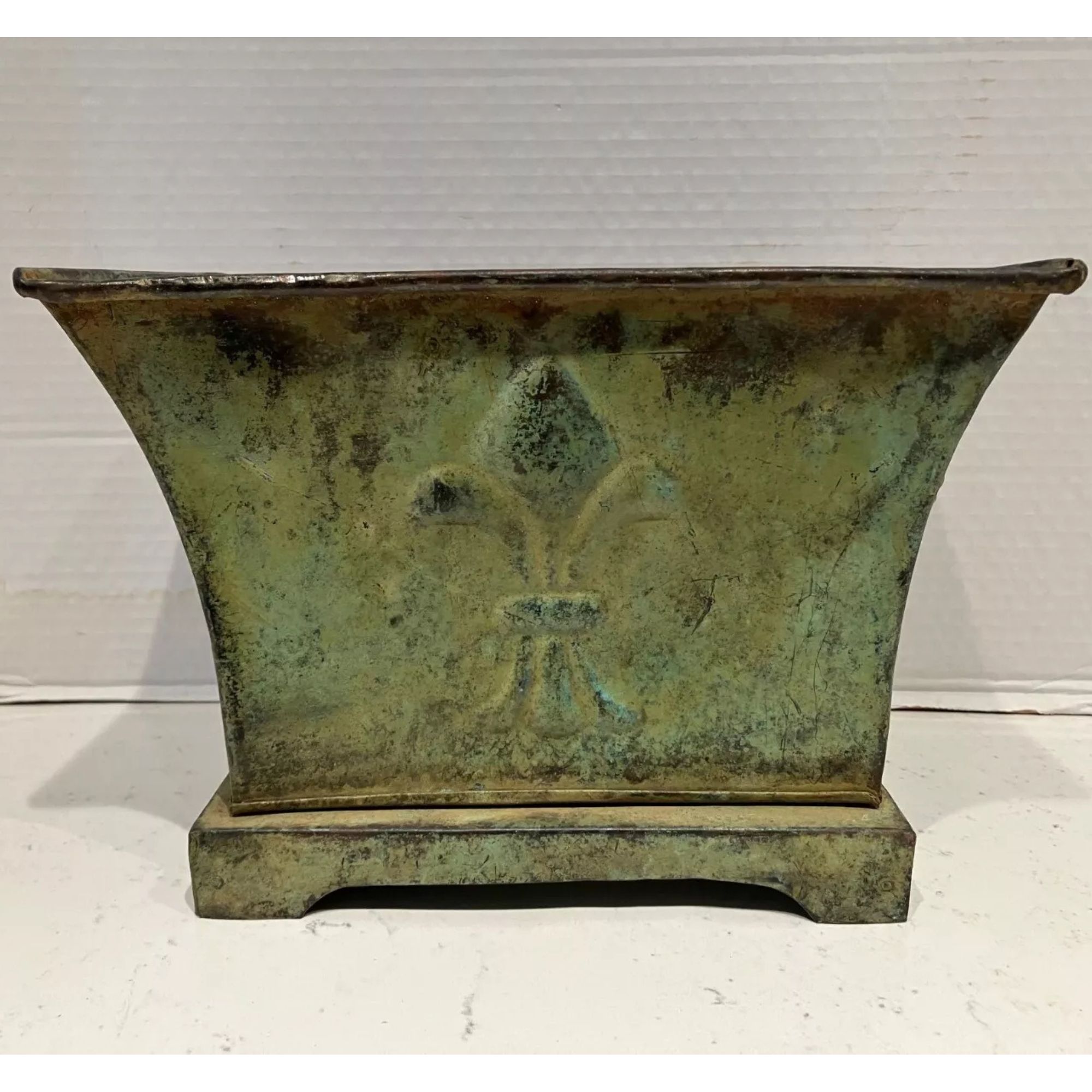 VTG FRENCH METAL VERDI PLANTER/CACHE POT LION HEADS HANDLES
