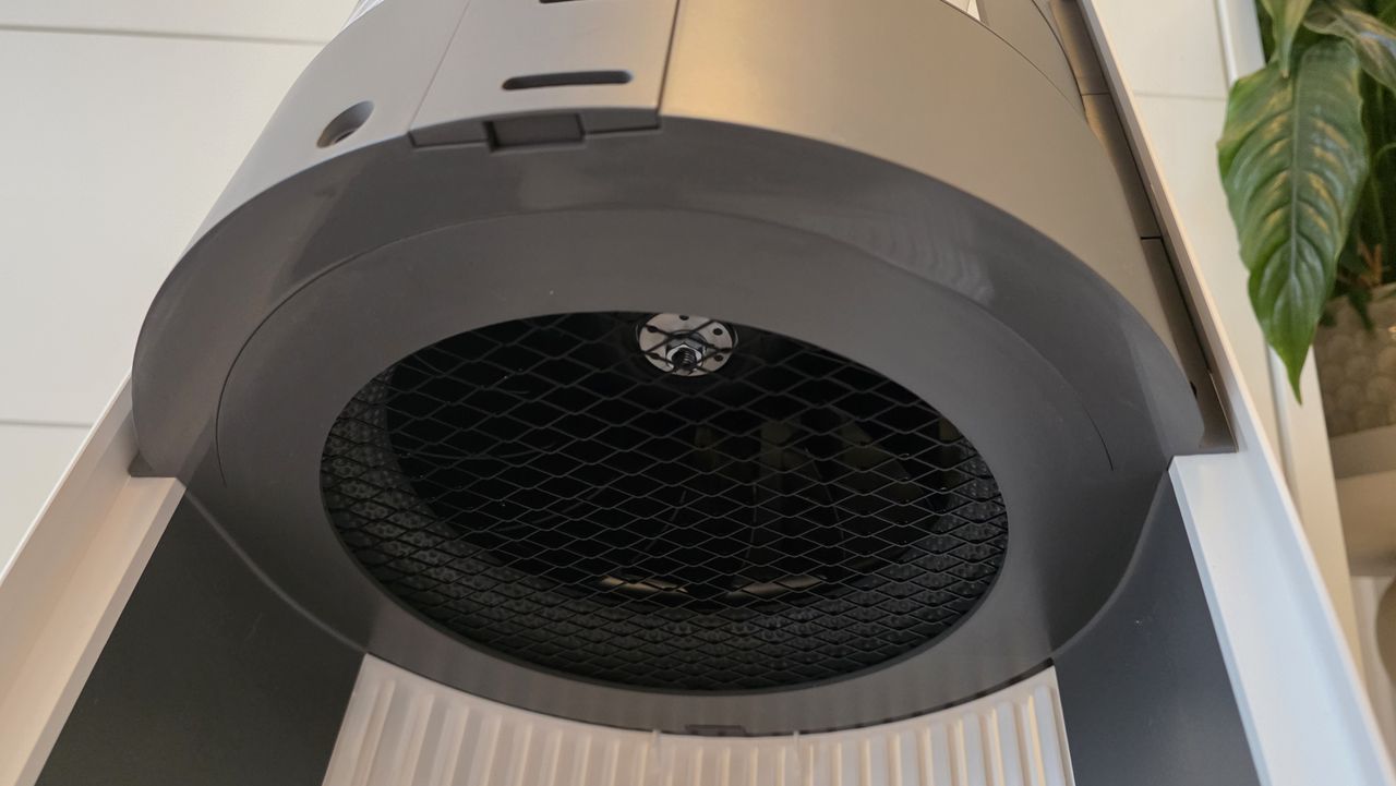 A look inside the Coway Airmega 350.