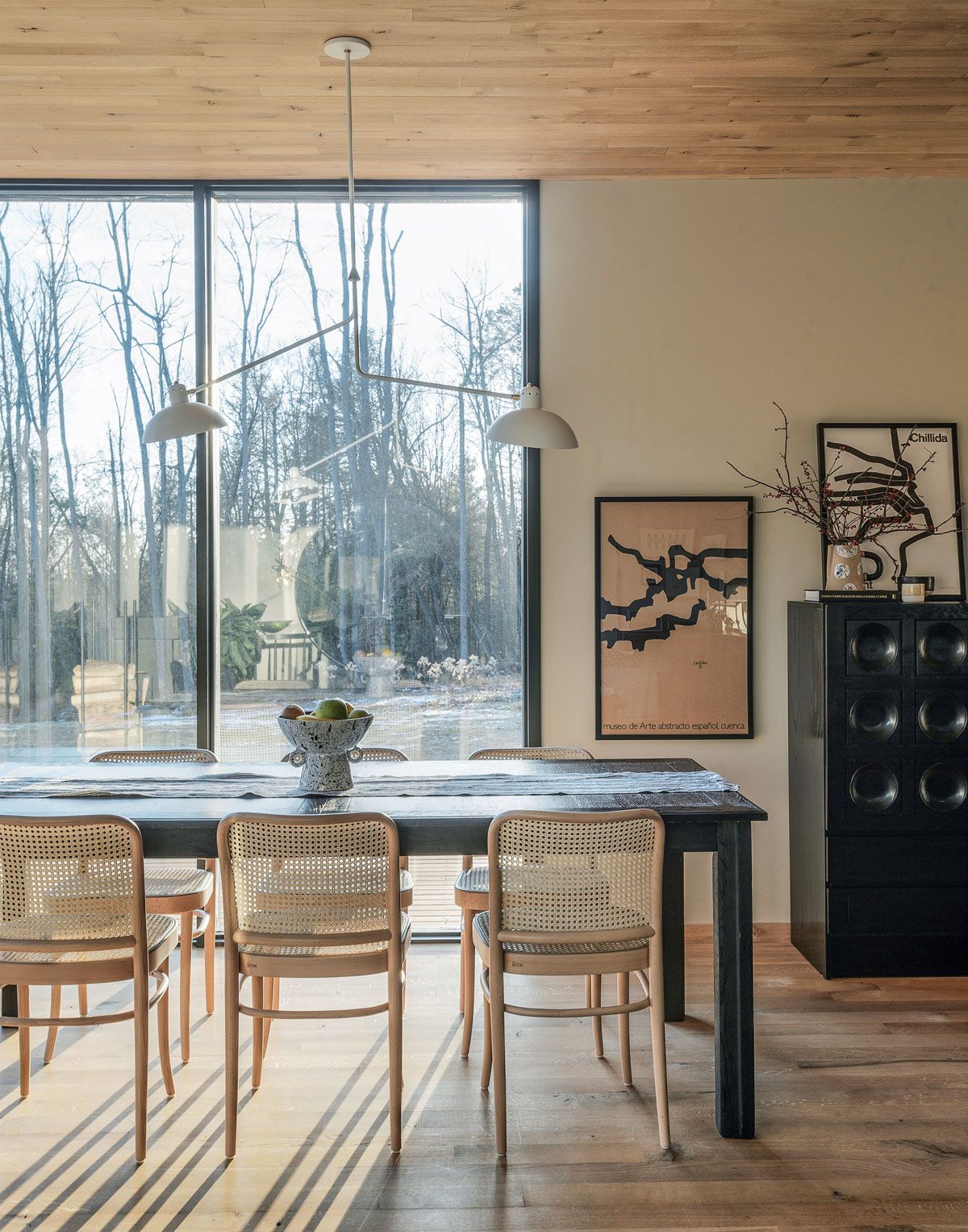 Visitez cette cabane Catskills avec une esthétique de retour à la nature à la fois contemporaine et rustique