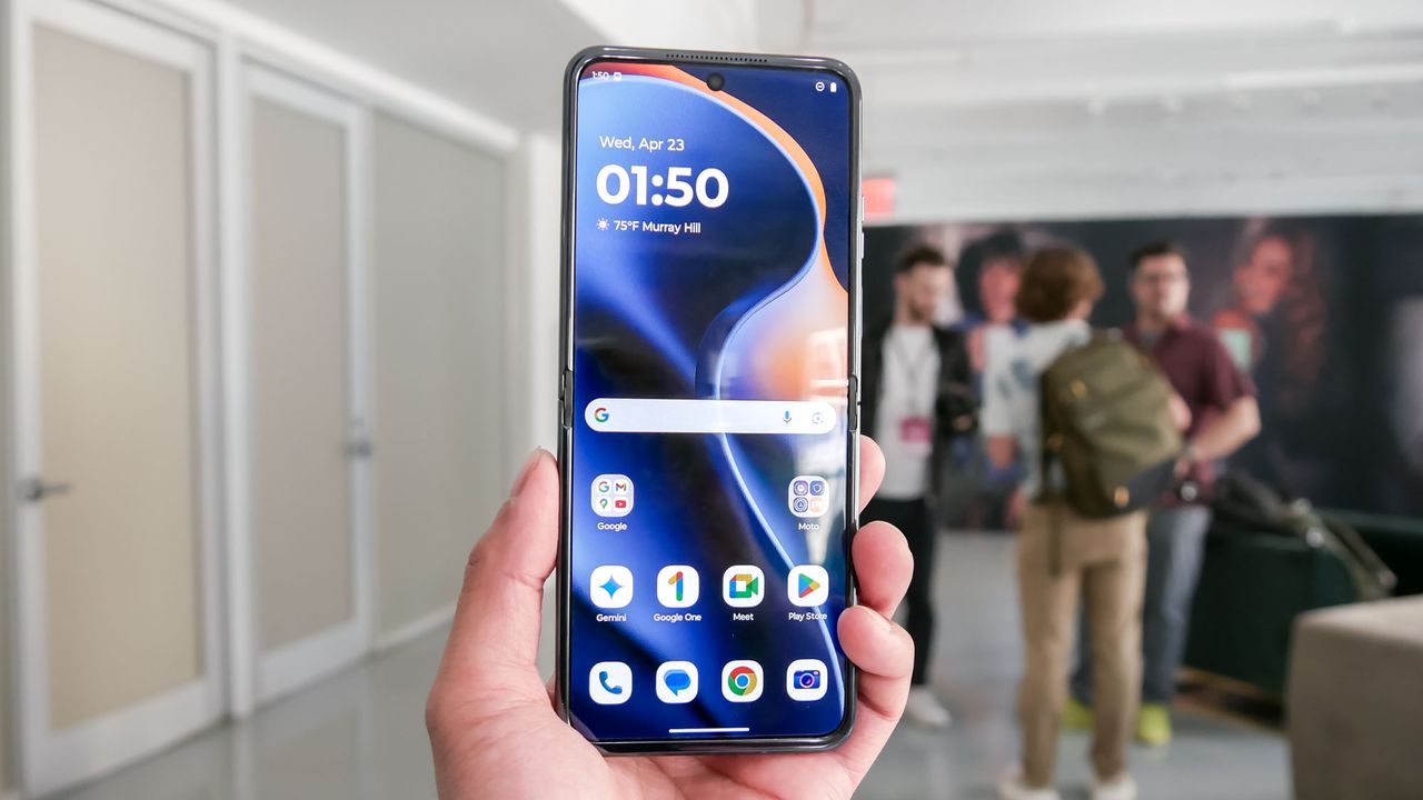 Motorola Razr 2025 hands-on.
