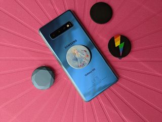 Galaxy S10 with PopSockets