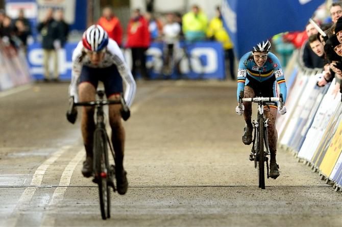 Helen Wyman powers away from Belgian Sanne Cant to take bronze