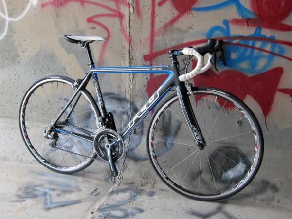Felt's F2 is one of the less expensive bikes on the market with a Shimano Dura-Ace Di2 transmission and is built around a superb new carbon fiber chassis
