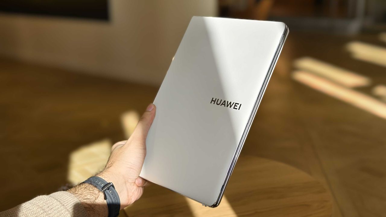 Huawei MateBook Fold's thin design.