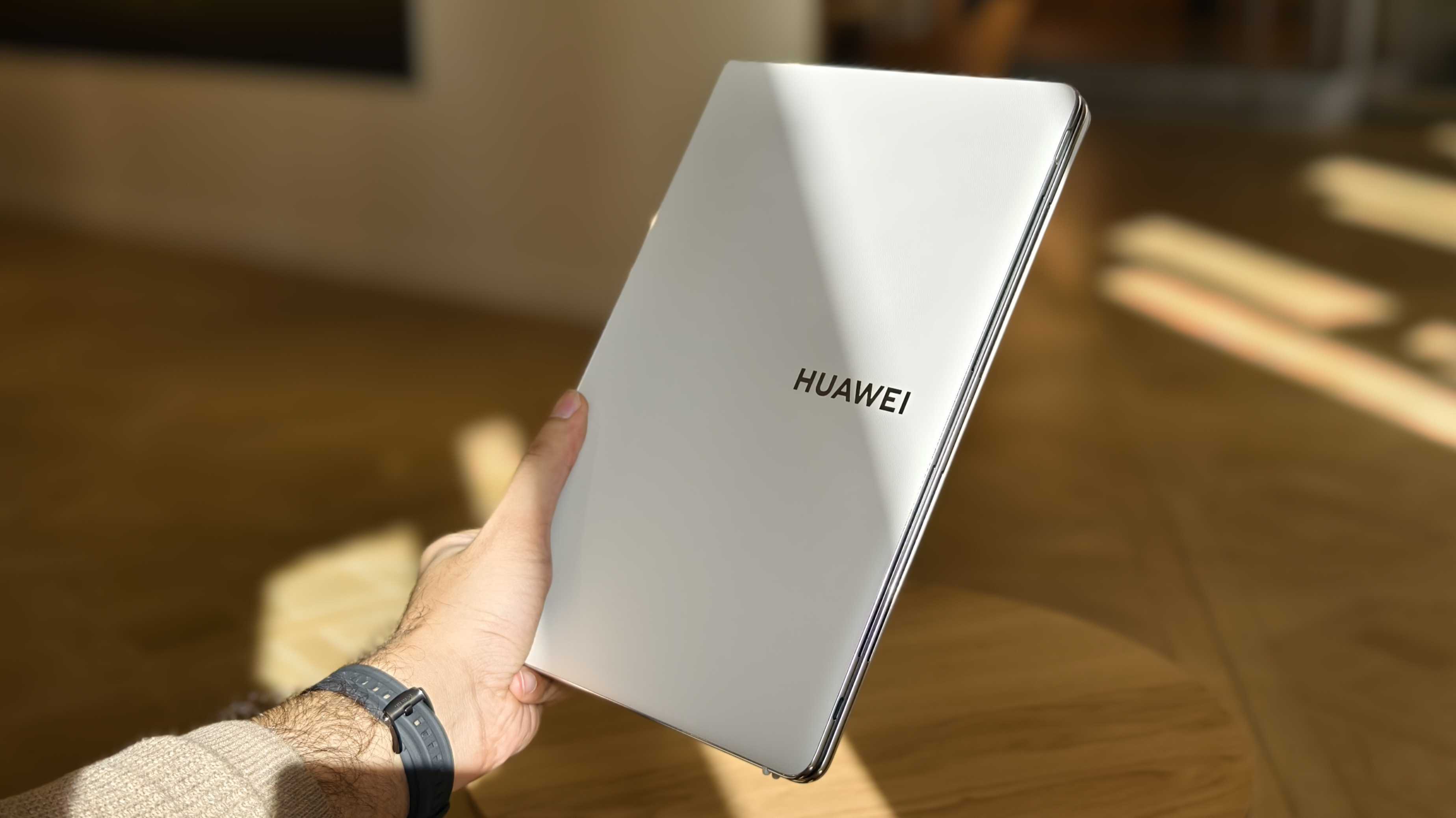 Huawei MateBook Fold's thin design.