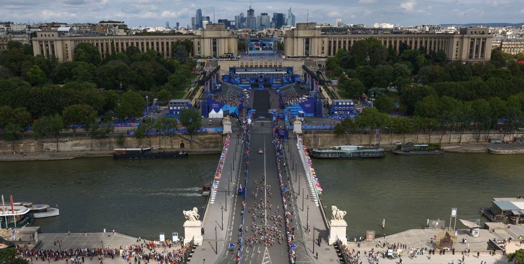 PARIS FRANCE AUGUST 3 A general view of cyclists at the start of the Mens Road Race at the Trocadero on day eight of the Olympic Games Paris 2024 at trocadero on August 3 2024 in Paris France Photo by Bernadett SzaboPoolGetty Images
