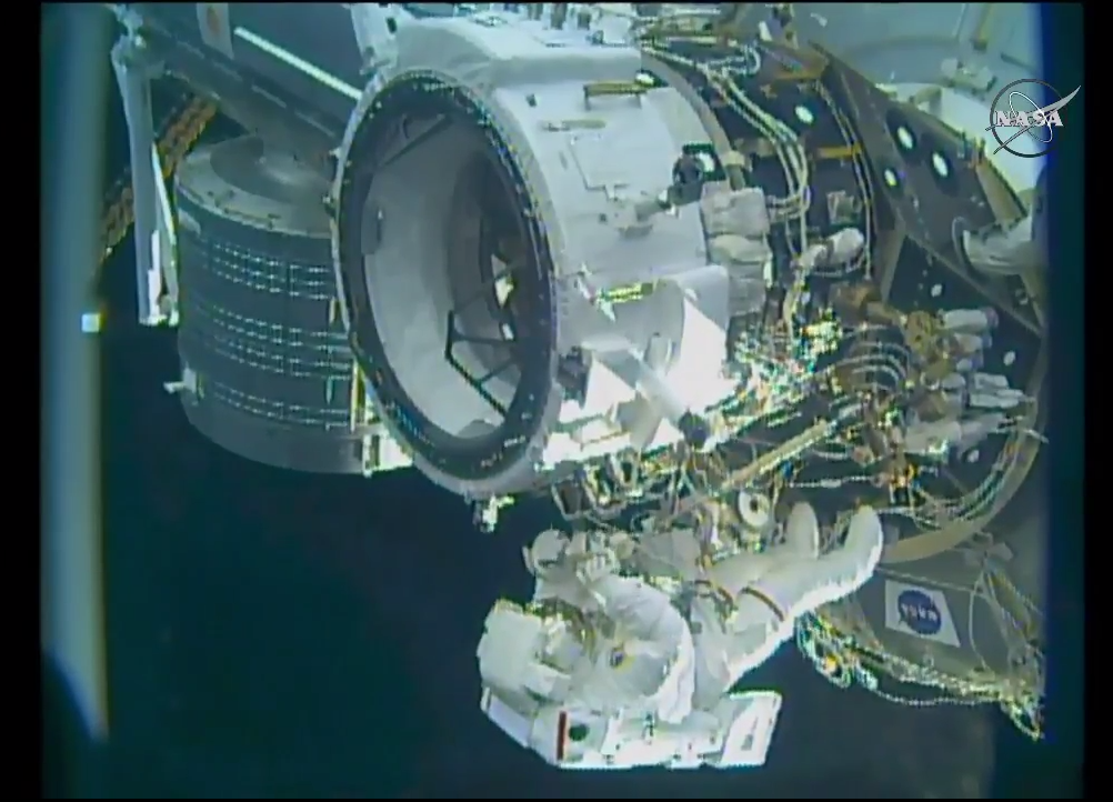 reptiles torre Prefacio NASA Astronauts Successfully Install New Space Station Docking Port | Space