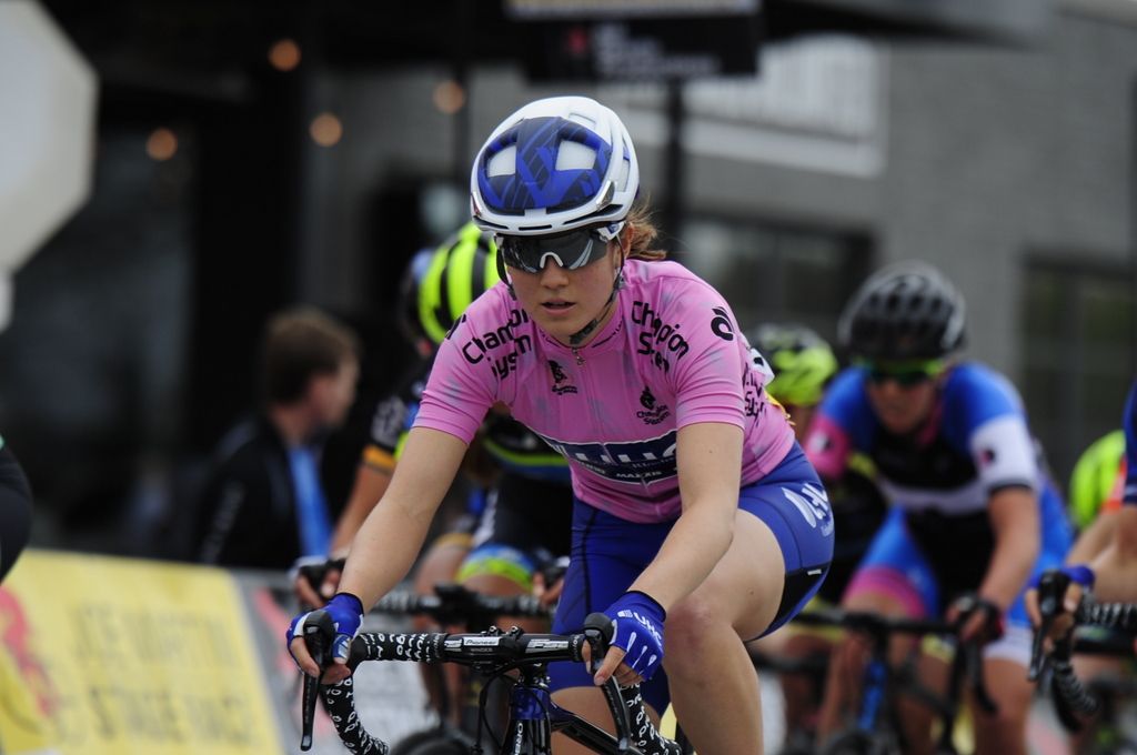 Race leader Ruth Winder (UnitedHealthcare)