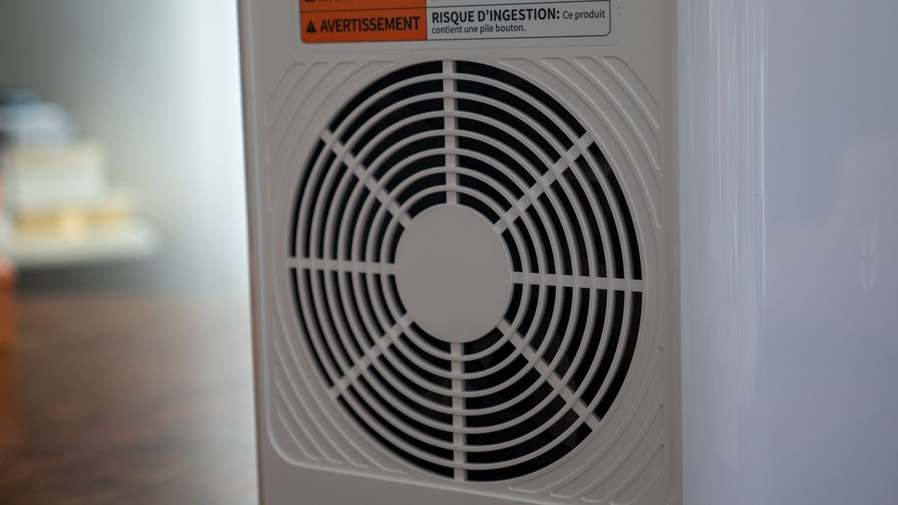 The ports and fans on the UGREEN HomeAgent HA100