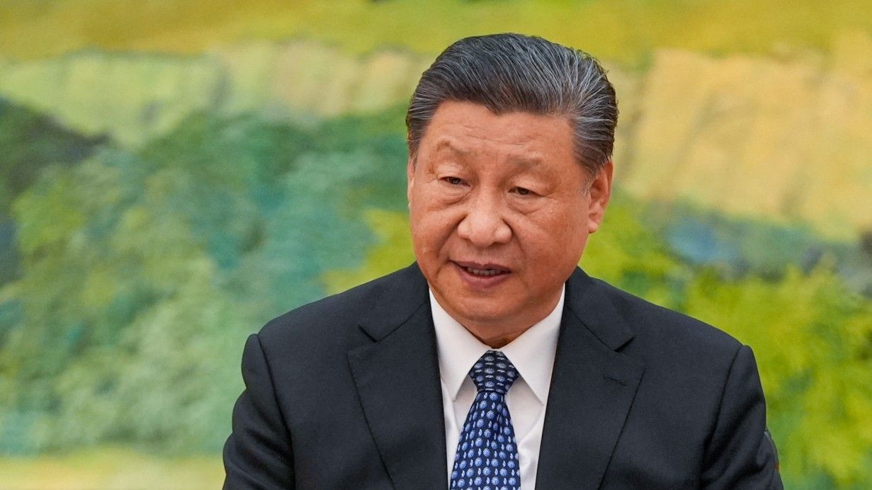 China&#039;s President Xi Jinping speaks with US Secretary of State Antony Blinken (not pictured) during their meeting at the Great Hall of the People in Beijing on April 26