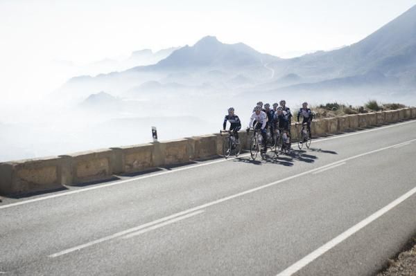 Thor Hushovd and Roger Hammond lead a select group of riders