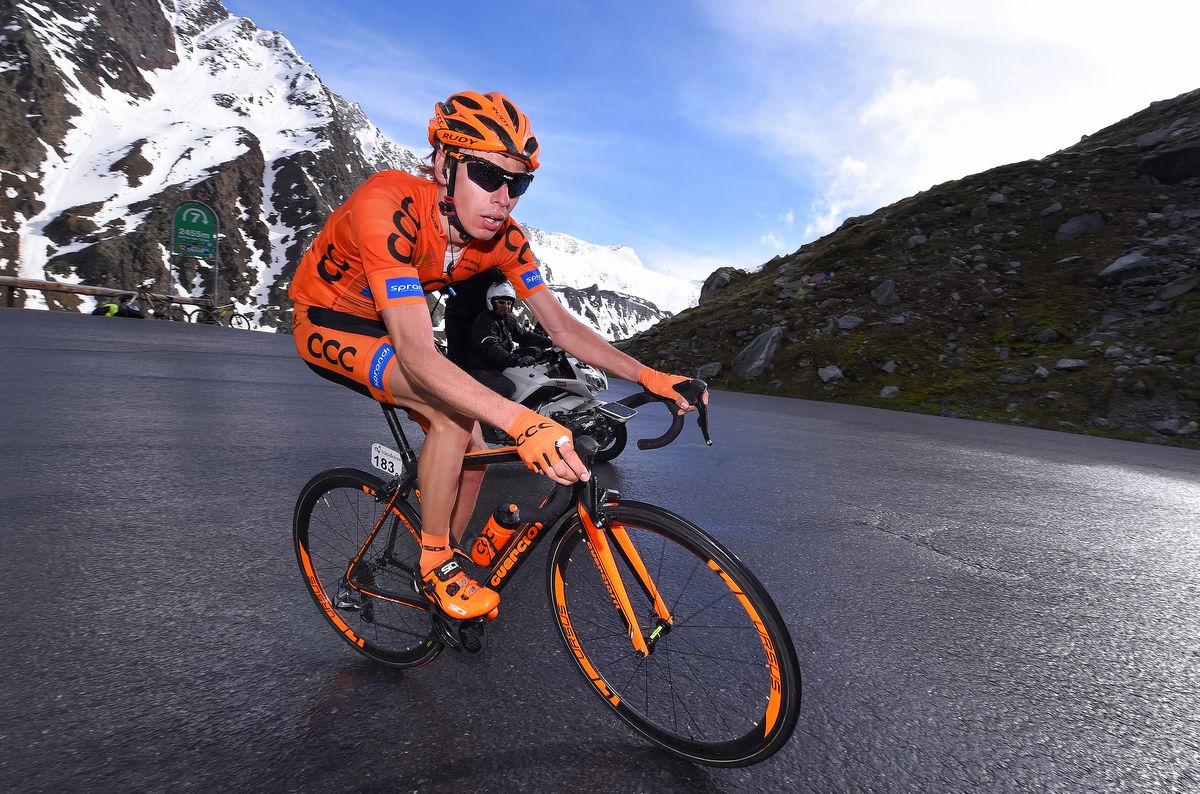Jan Hirt (CCC Sprandi Polkowice) climbing