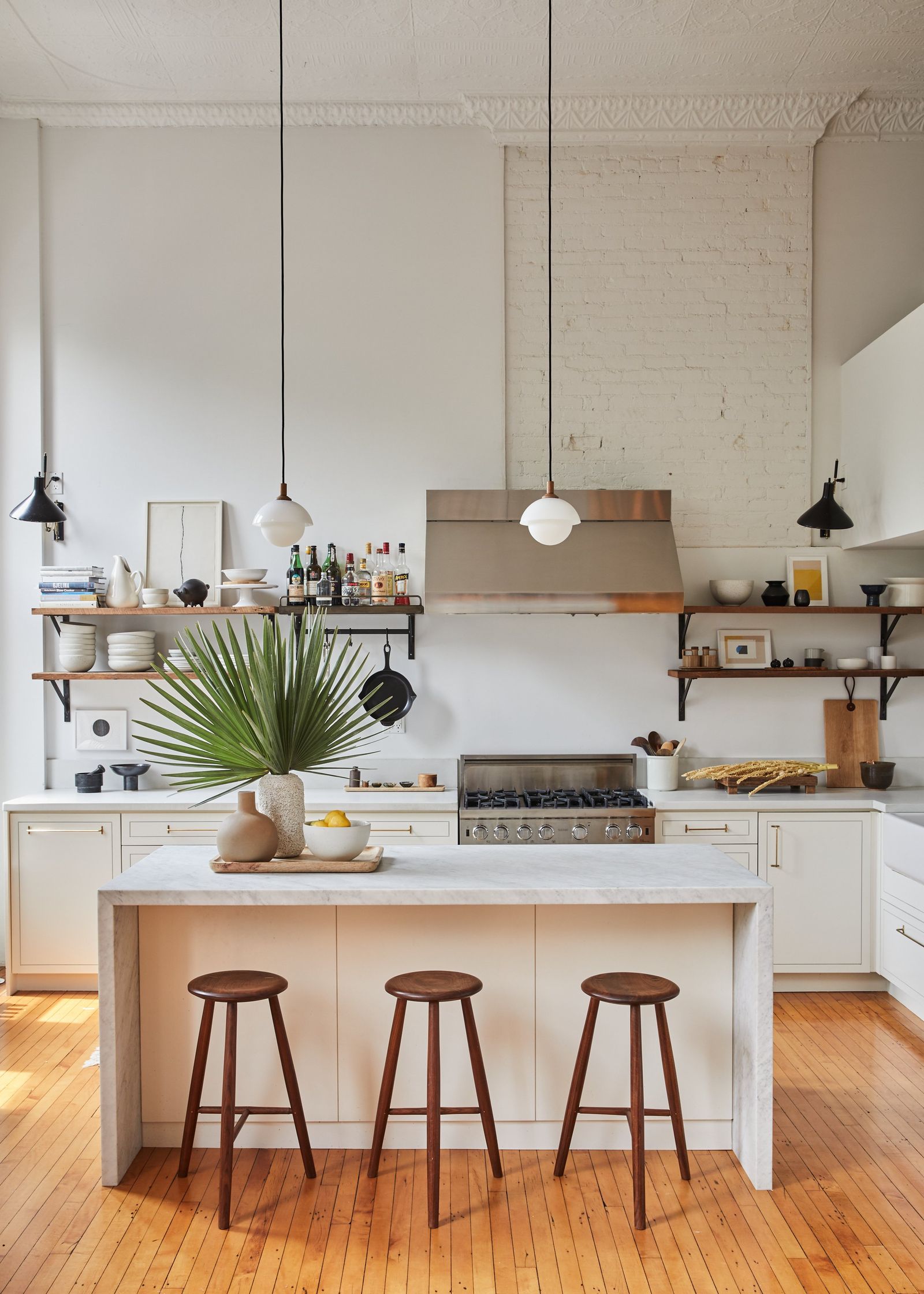 9 Ways Designers Make Cream Kitchen Cabinets Feel More Modern 