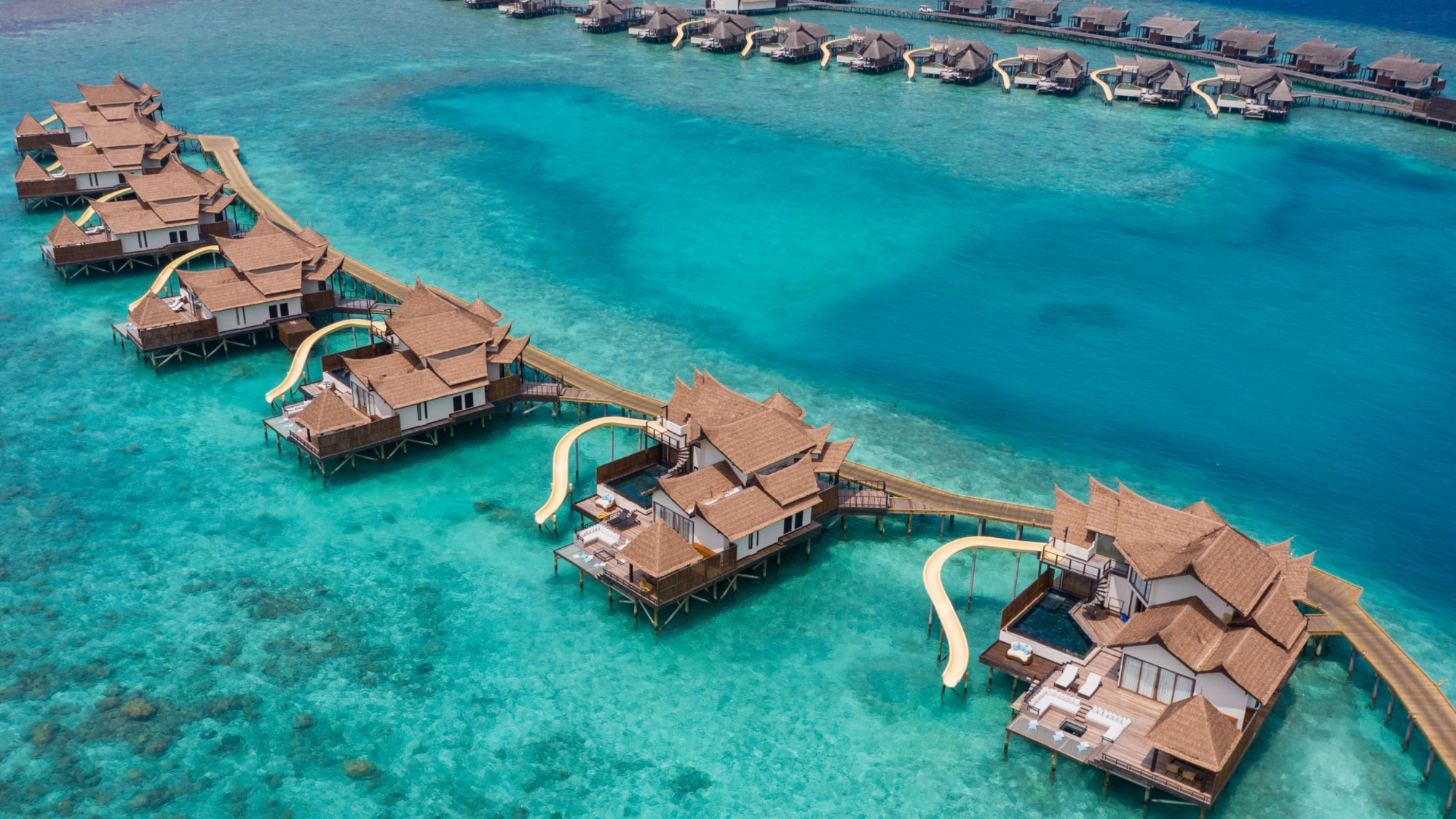 OZEN RESERVE BOLIFUSHI - Ocean Pool RESERVE Sunset with Slide