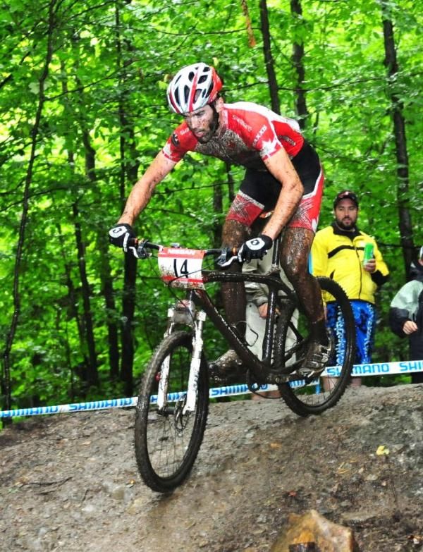 Geoff Kabush (Team Maxxis-Rocky Mountain) chasing Julien Absalon (Orbea).