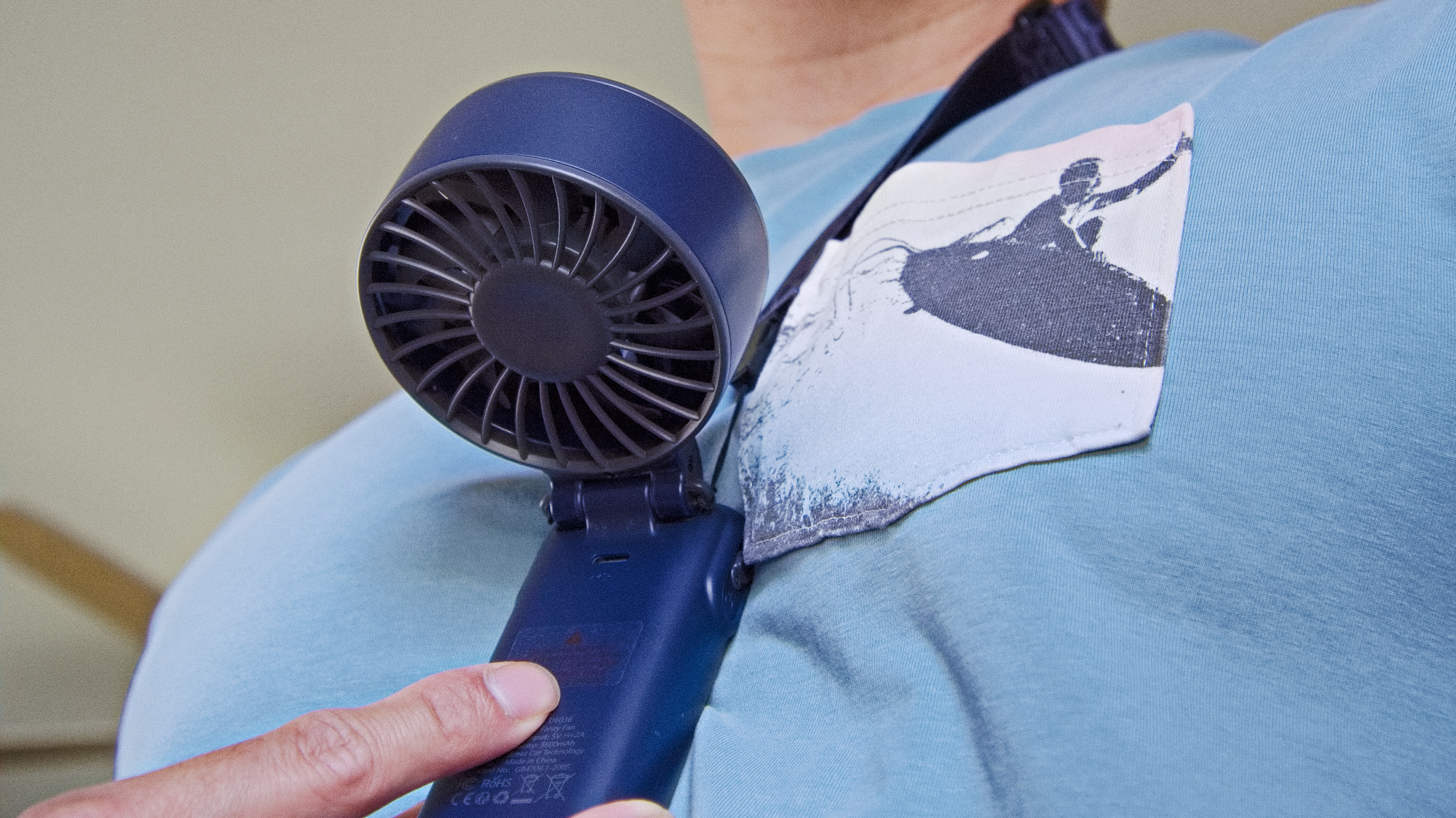 DivesBlue Fanzy around the neck.