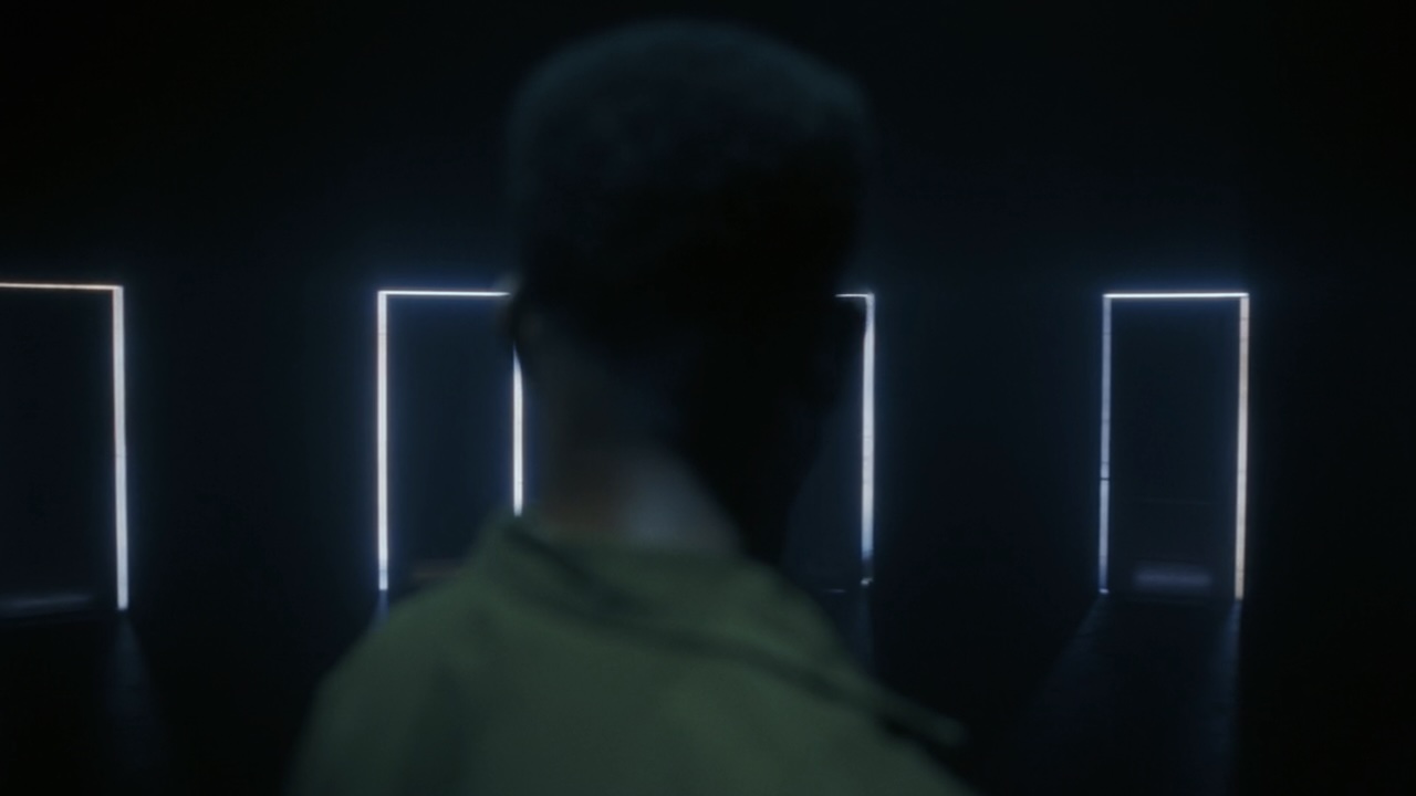 Dick Hallorann in a circle of doorways in IT: Welcome to Derry Episode 4