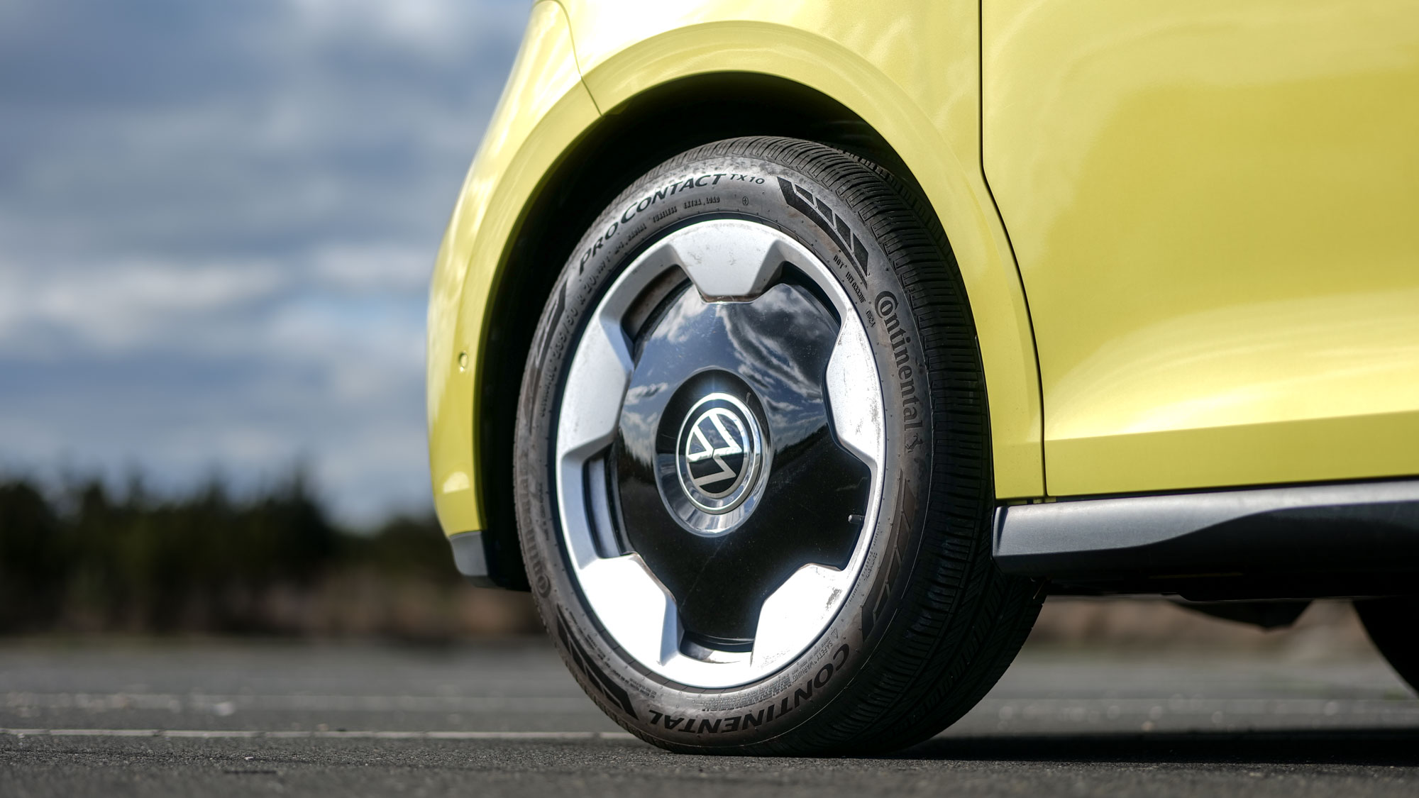 2025 Volkswagen ID. Buzz Pro S Plus 4MOTION test drive.