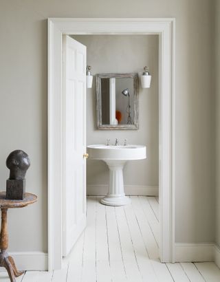 Colourful bathrooms from Farrow & Ball