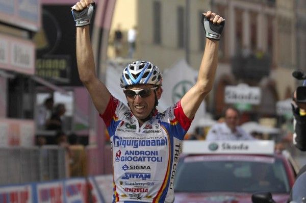 Leonardo Bertagnolli (Serramenti-PVC Diquigiovanni) takes the solo win in Faenza.