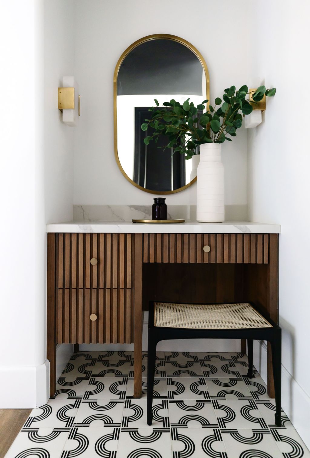 Built-in makeup vanity ideas - 10 luxe small space designs | Livingetc