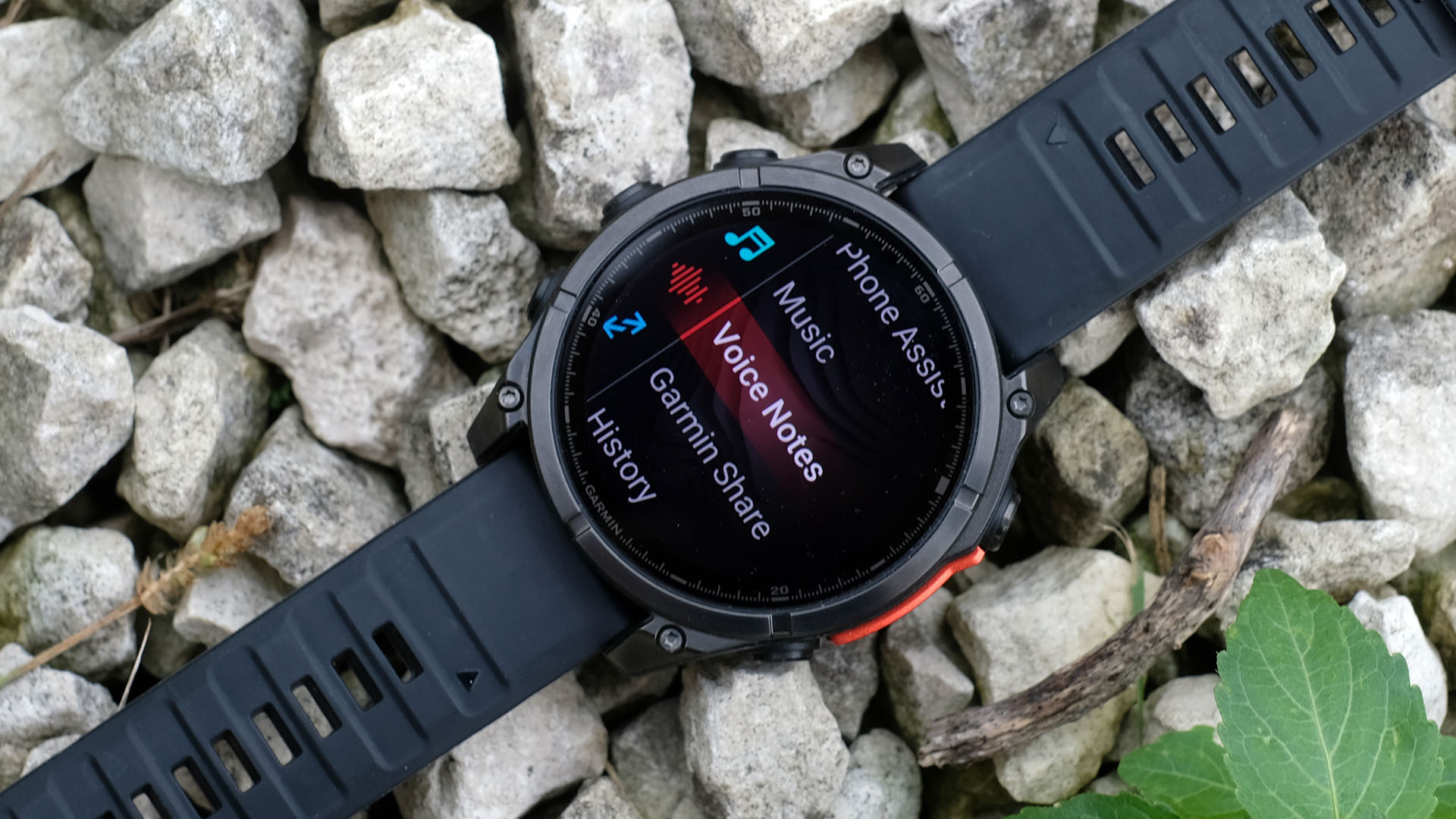 Garmin Fenix 8, a close-up picture of the screen