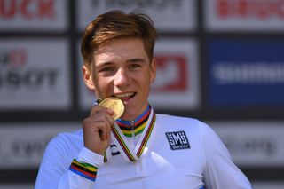 Remco Evenepoel with his gold medal
