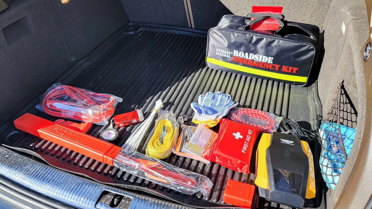 Everlit Roadside Assistance Kit contents