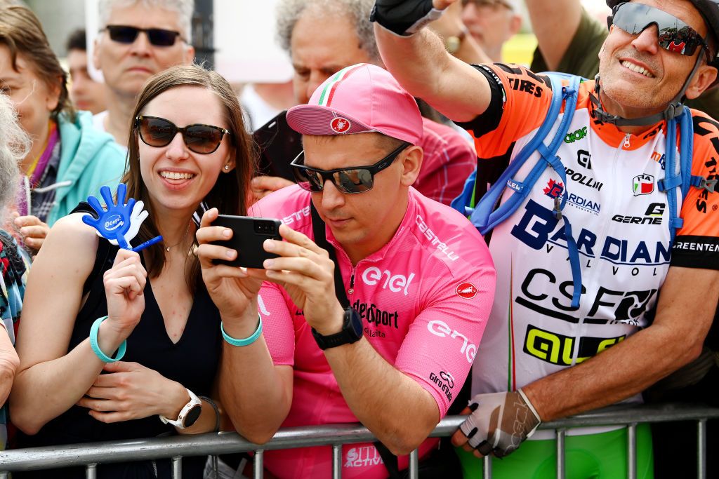 VISEGRAD HUNGARY MAY 06 Fans prior to the 105th Giro dItalia 2022 Stage 1 a 195km stage from Budapest to Visegrd 337m Giro WorldTour on May 06 2022 in Visegrad Hungary Photo by Tim de WaeleGetty Images