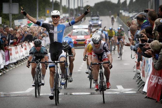 A select group sprinted for victory at the end of stage 2 with Theo Bos (Blanco) winning ahead of Andre Greipel and Mark Cavendish