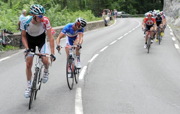 Van den Broeck launches his winning attack on stage 1